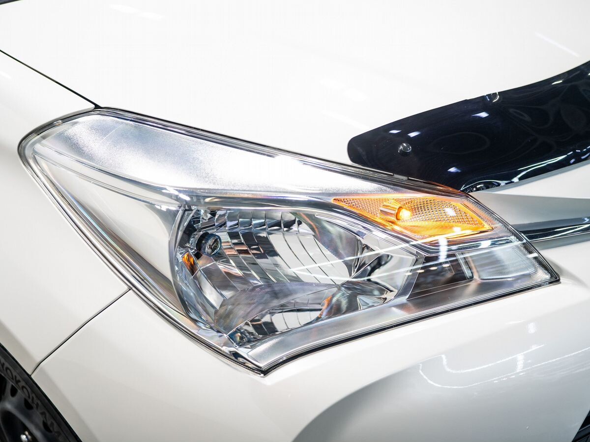 Toyota Vitz 2019 - фото автомобиля