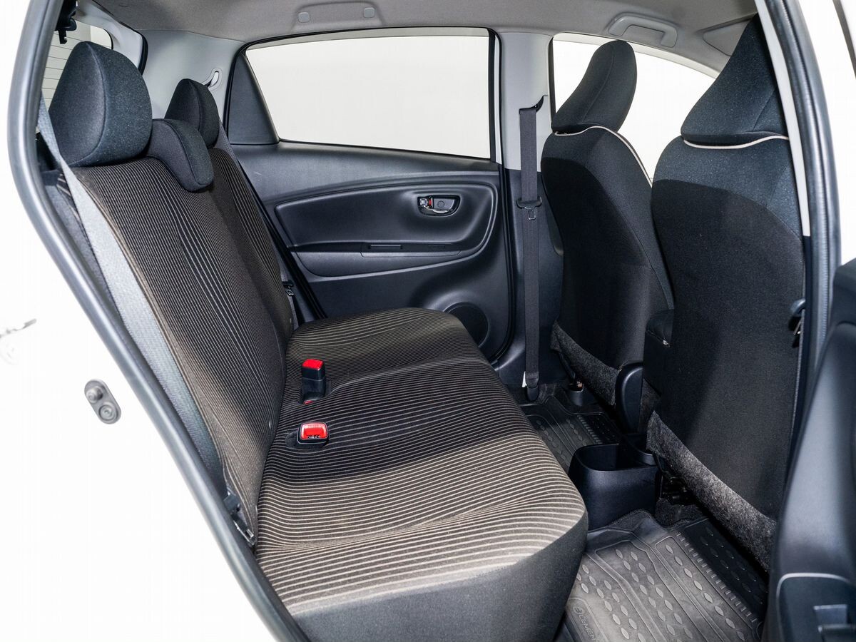 Toyota Vitz 2019 - фото автомобиля