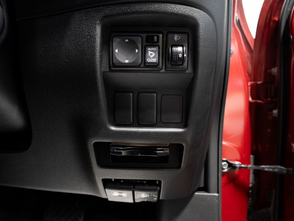 Nissan Juke 2012 - фото автомобиля