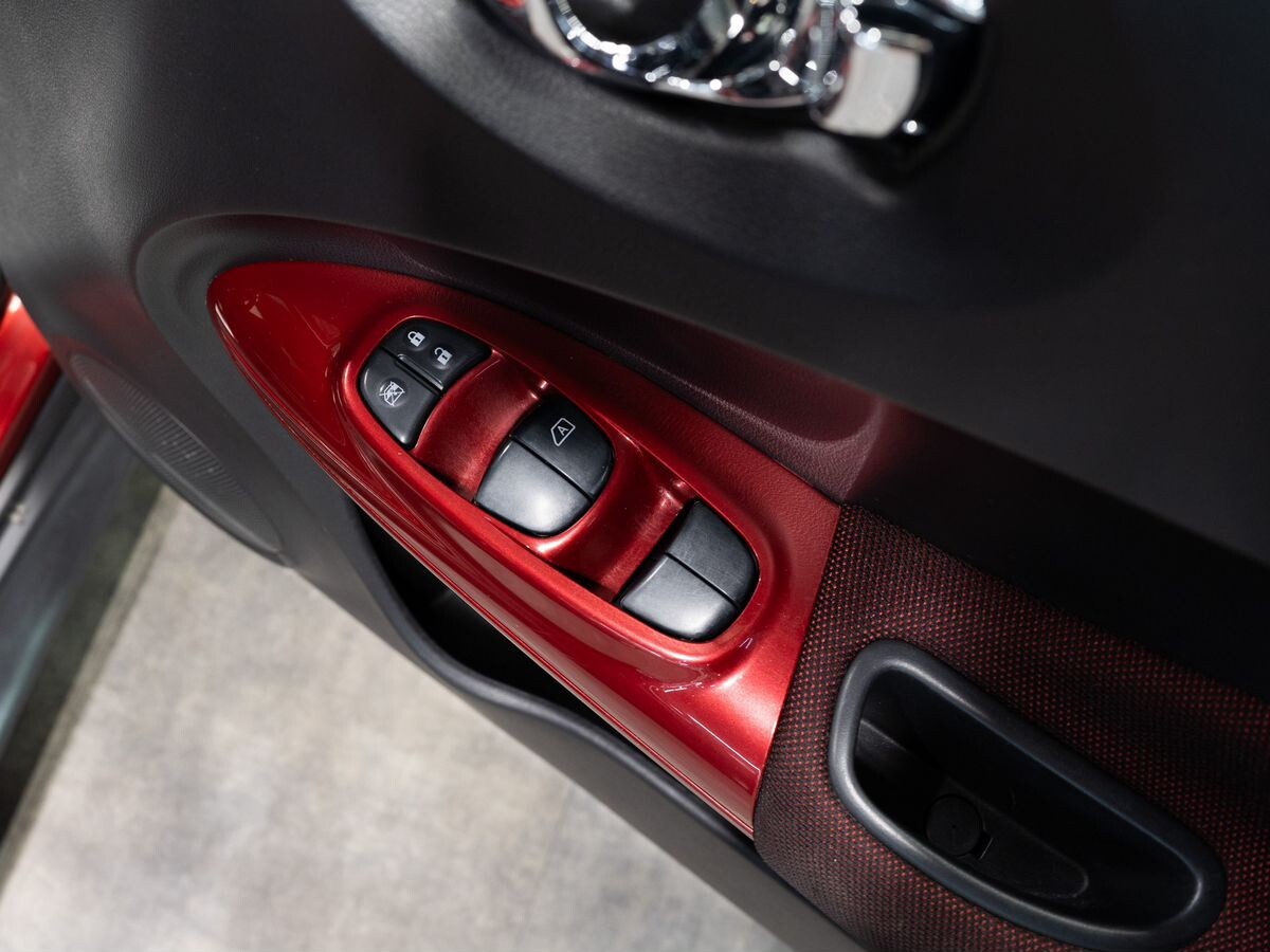 Nissan Juke 2012 - фото автомобиля