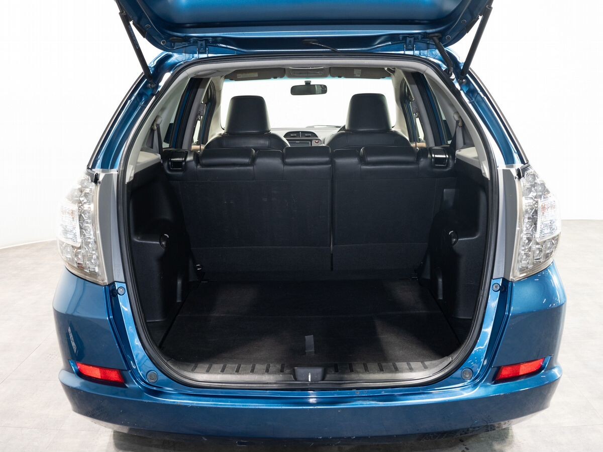 Honda Fit Shuttle 2013 - фото автомобиля