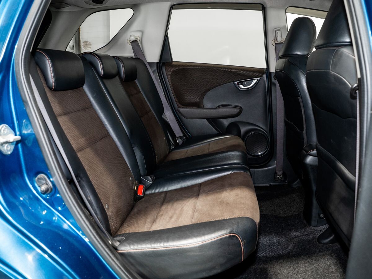 Honda Fit Shuttle 2013 - фото автомобиля