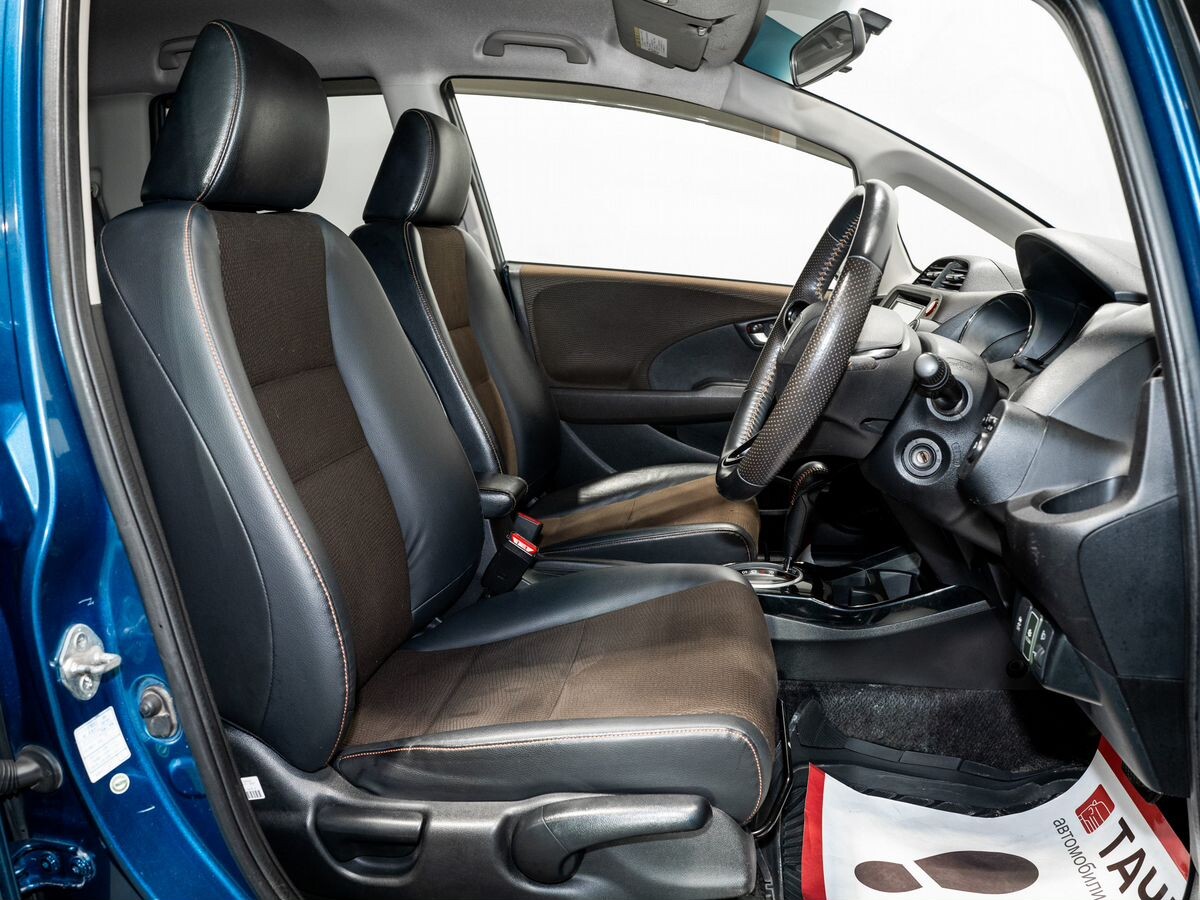 Honda Fit Shuttle 2013 - фото автомобиля