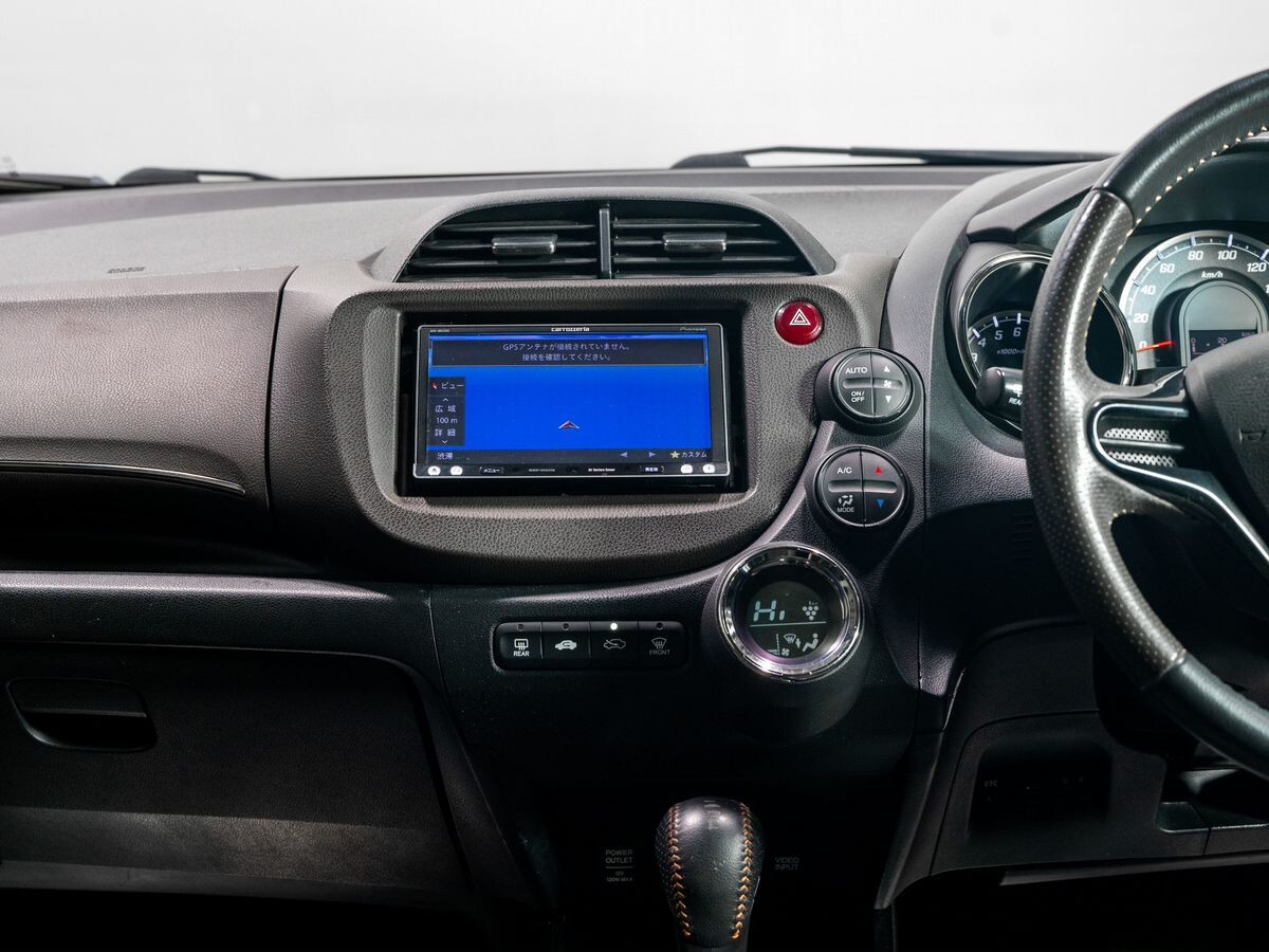 Honda Fit Shuttle 2013 - фото автомобиля