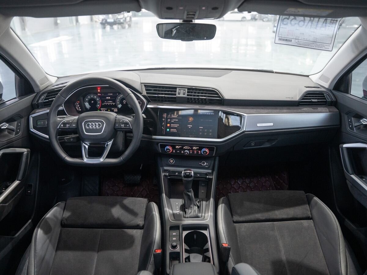 Audi Q3 2021 - фото автомобиля