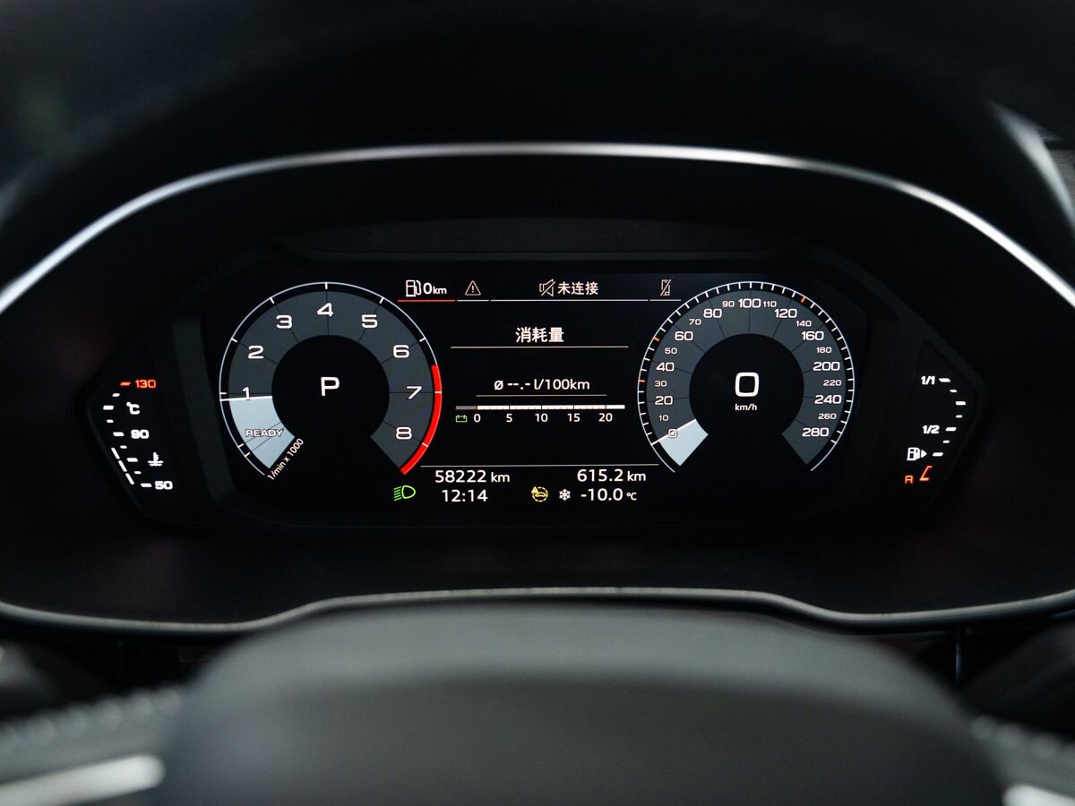 Audi Q3 2021 - фото автомобиля