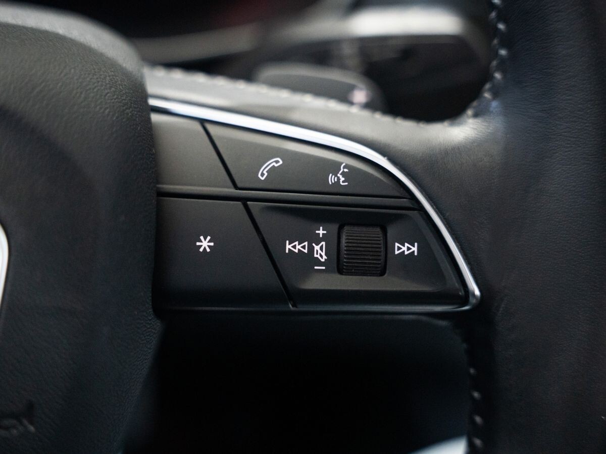 Audi Q3 2021 - фото автомобиля