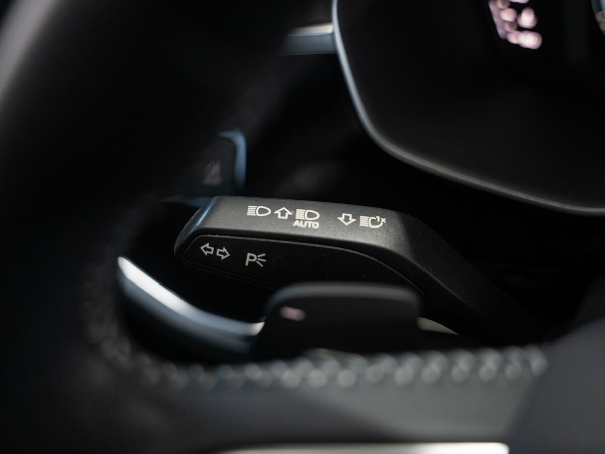 Audi Q3 2021 - фото автомобиля