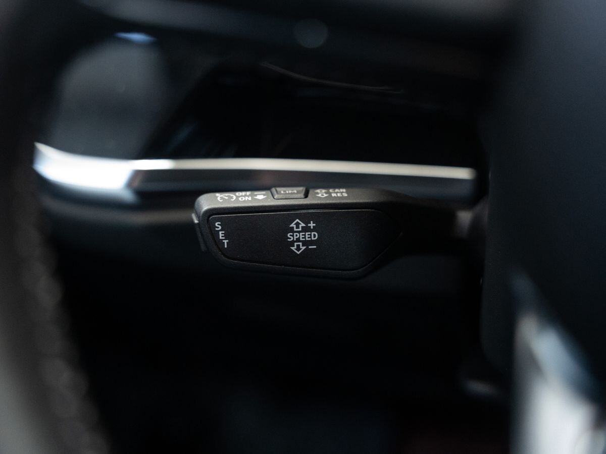 Audi Q3 2021 - фото автомобиля