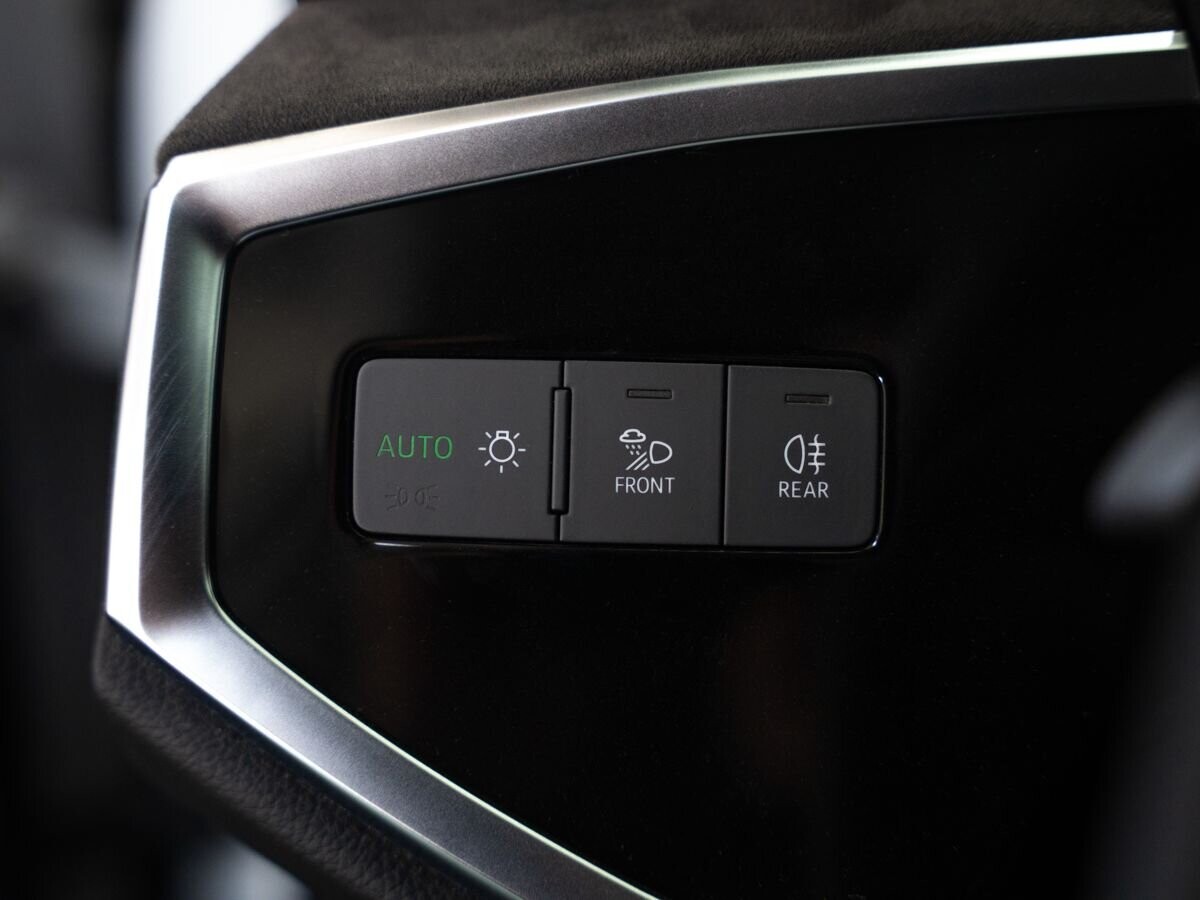 Audi Q3 2021 - фото автомобиля