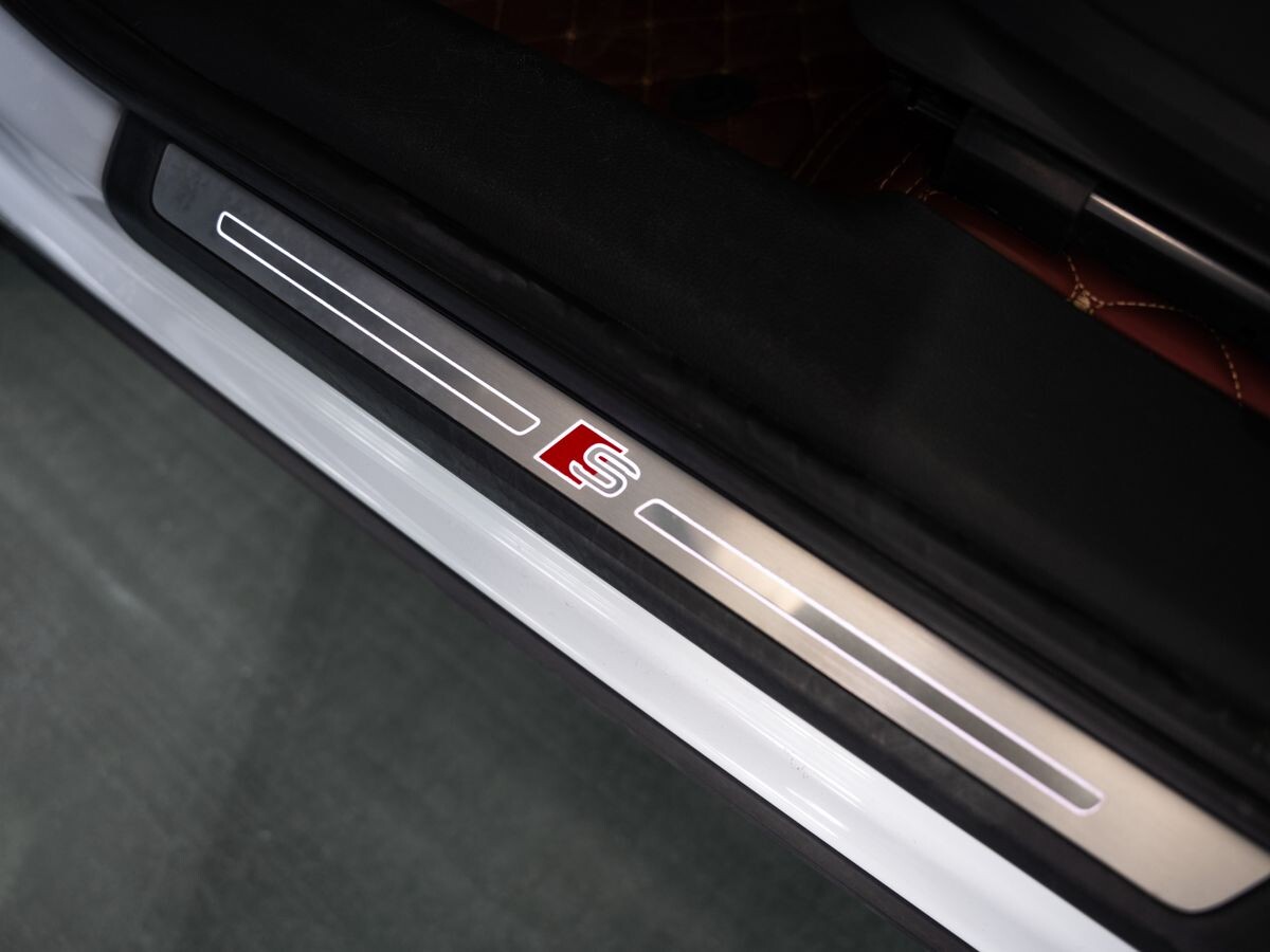 Audi Q3 2021 - фото автомобиля