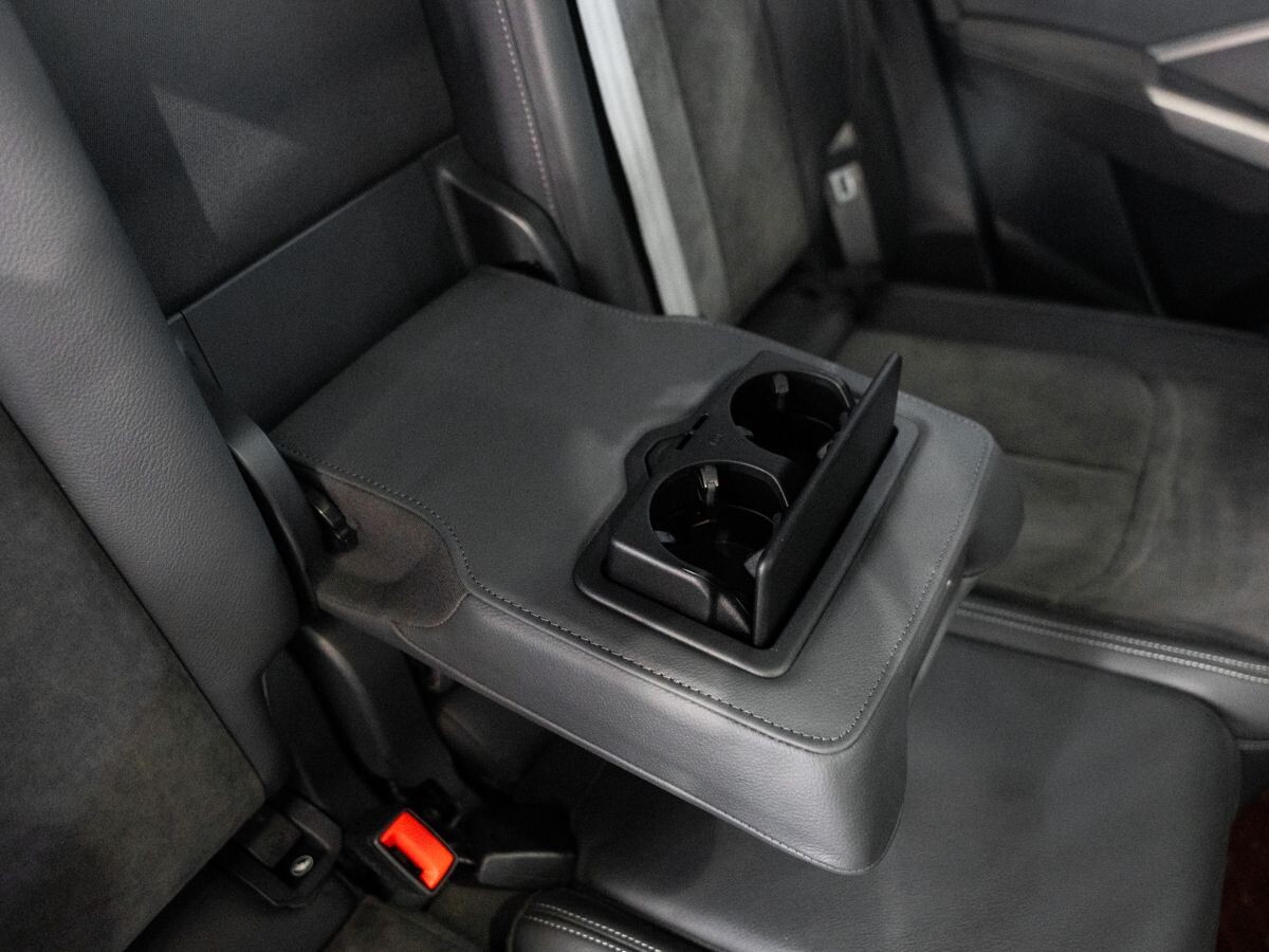 Audi Q3 2021 - фото автомобиля