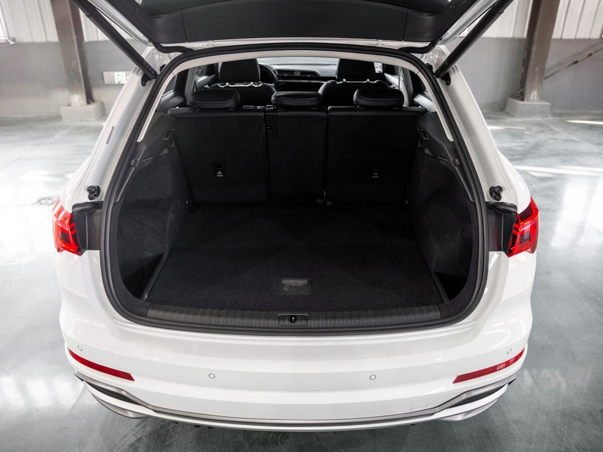 Audi Q3 2021 - фото автомобиля