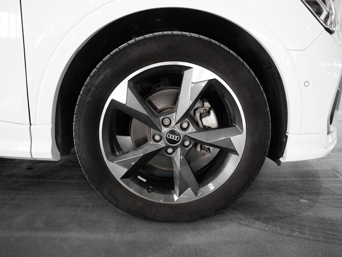 Audi Q3 2021 - фото автомобиля