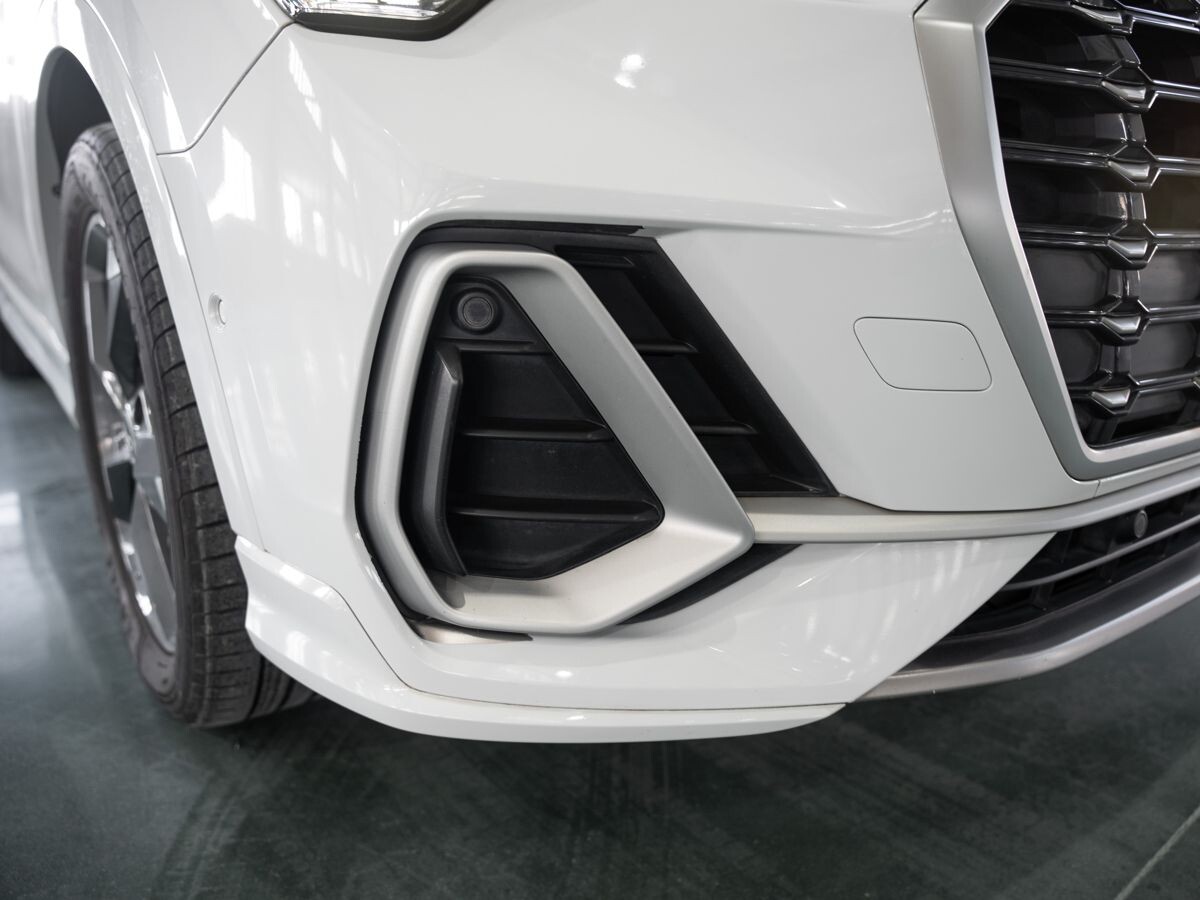 Audi Q3 2021 - фото автомобиля