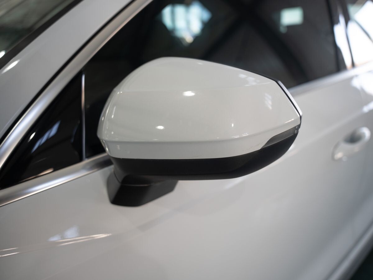 Audi Q3 2021 - фото автомобиля