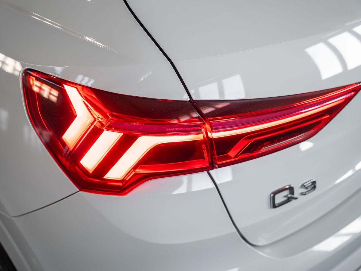 Audi Q3 2021 - фото автомобиля