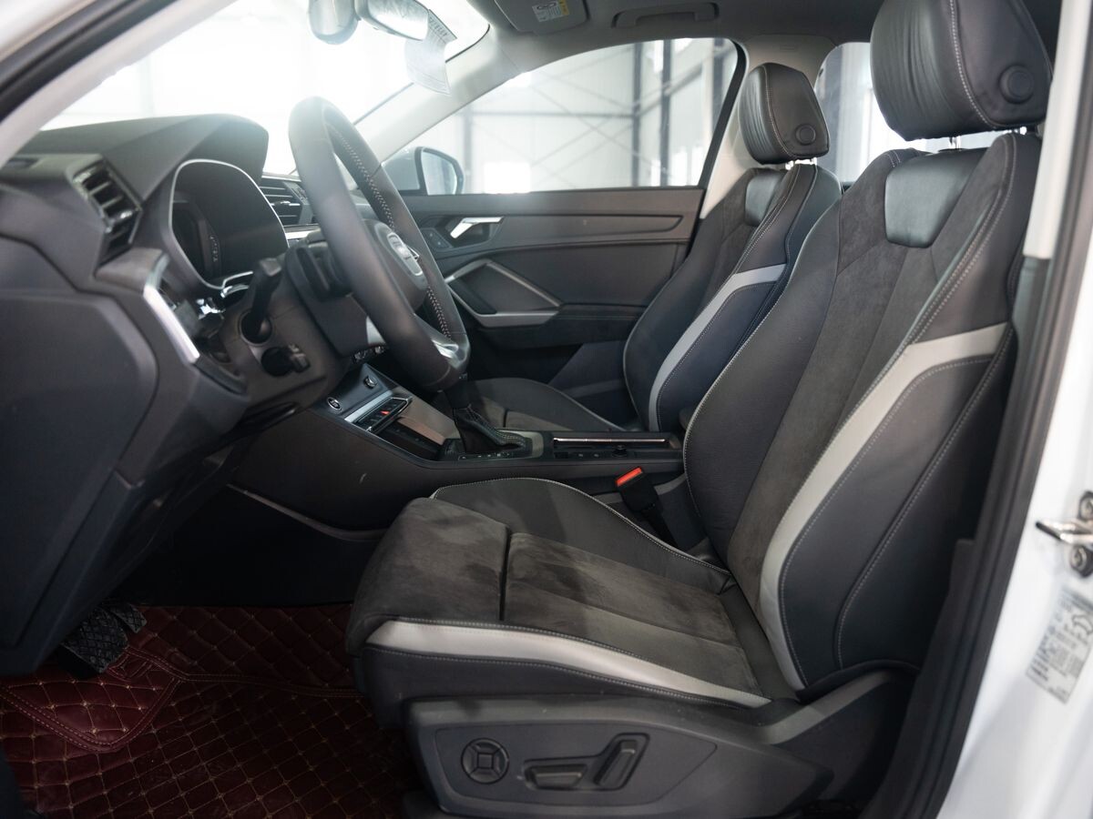 Audi Q3 2021 - фото автомобиля