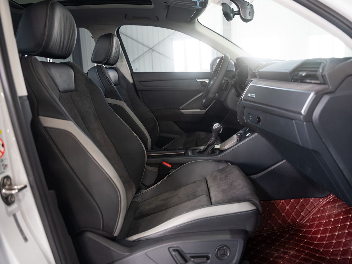 Audi Q3 2021 - фото автомобиля