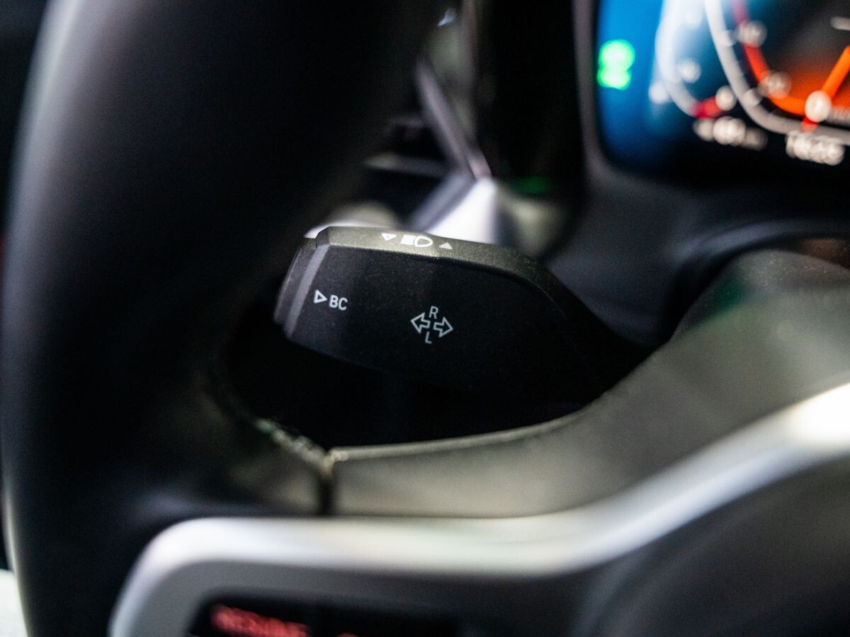 BMW 3 серии 2022 - фото автомобиля