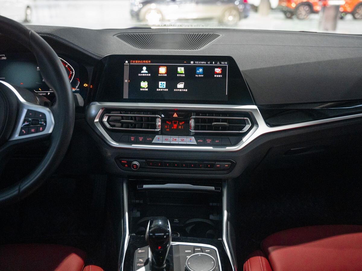 BMW 3 серии 2022 - фото автомобиля