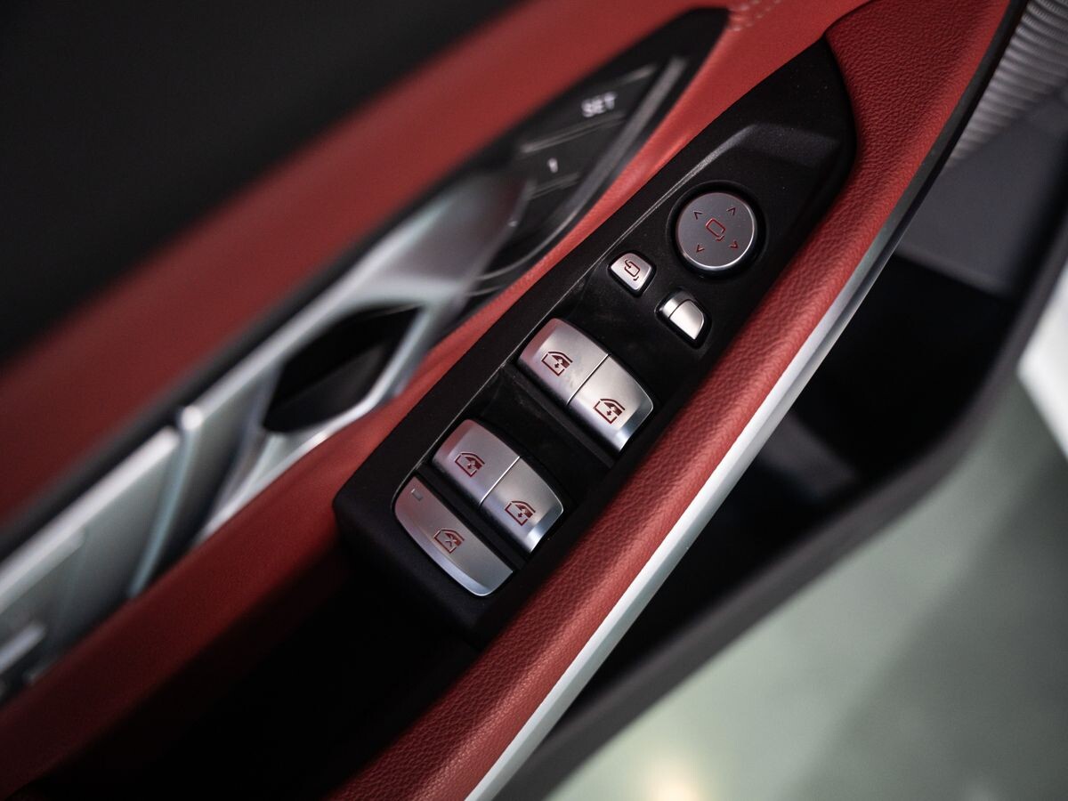 BMW 3 серии 2022 - фото автомобиля