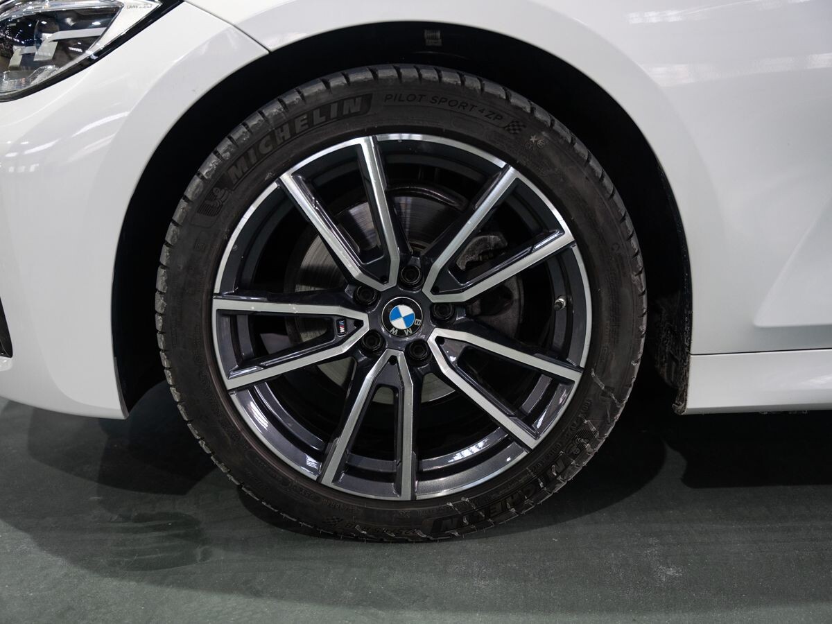 BMW 3 серии 2022 - фото автомобиля