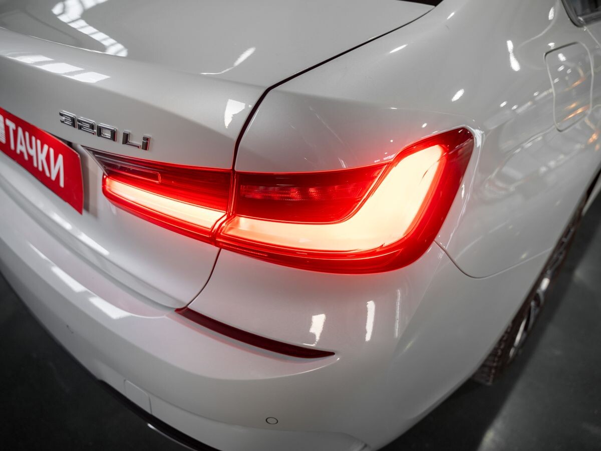 BMW 3 серии 2022 - фото автомобиля