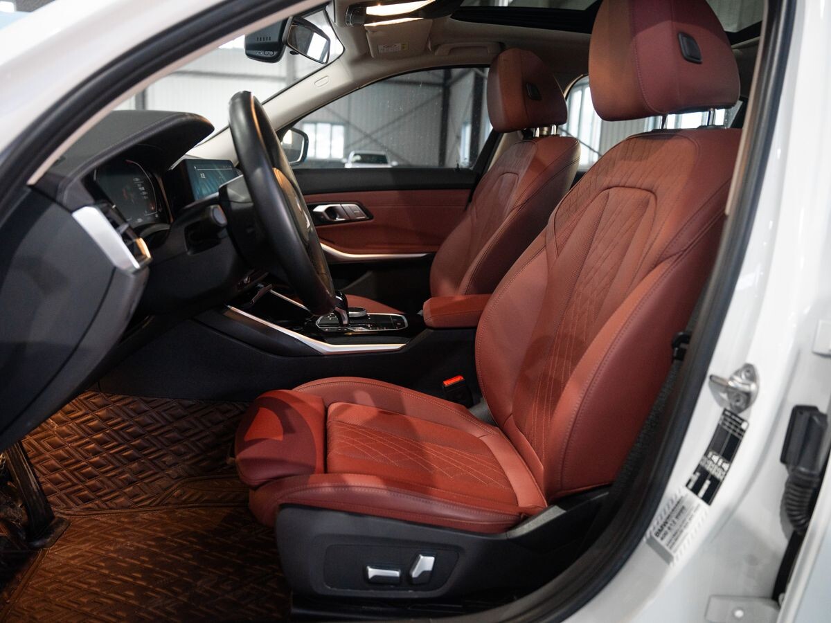 BMW 3 серии 2022 - фото автомобиля