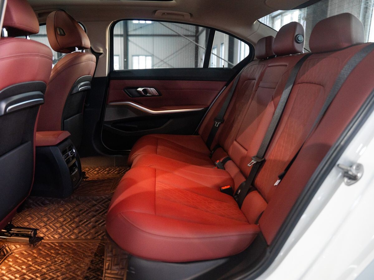 BMW 3 серии 2022 - фото автомобиля