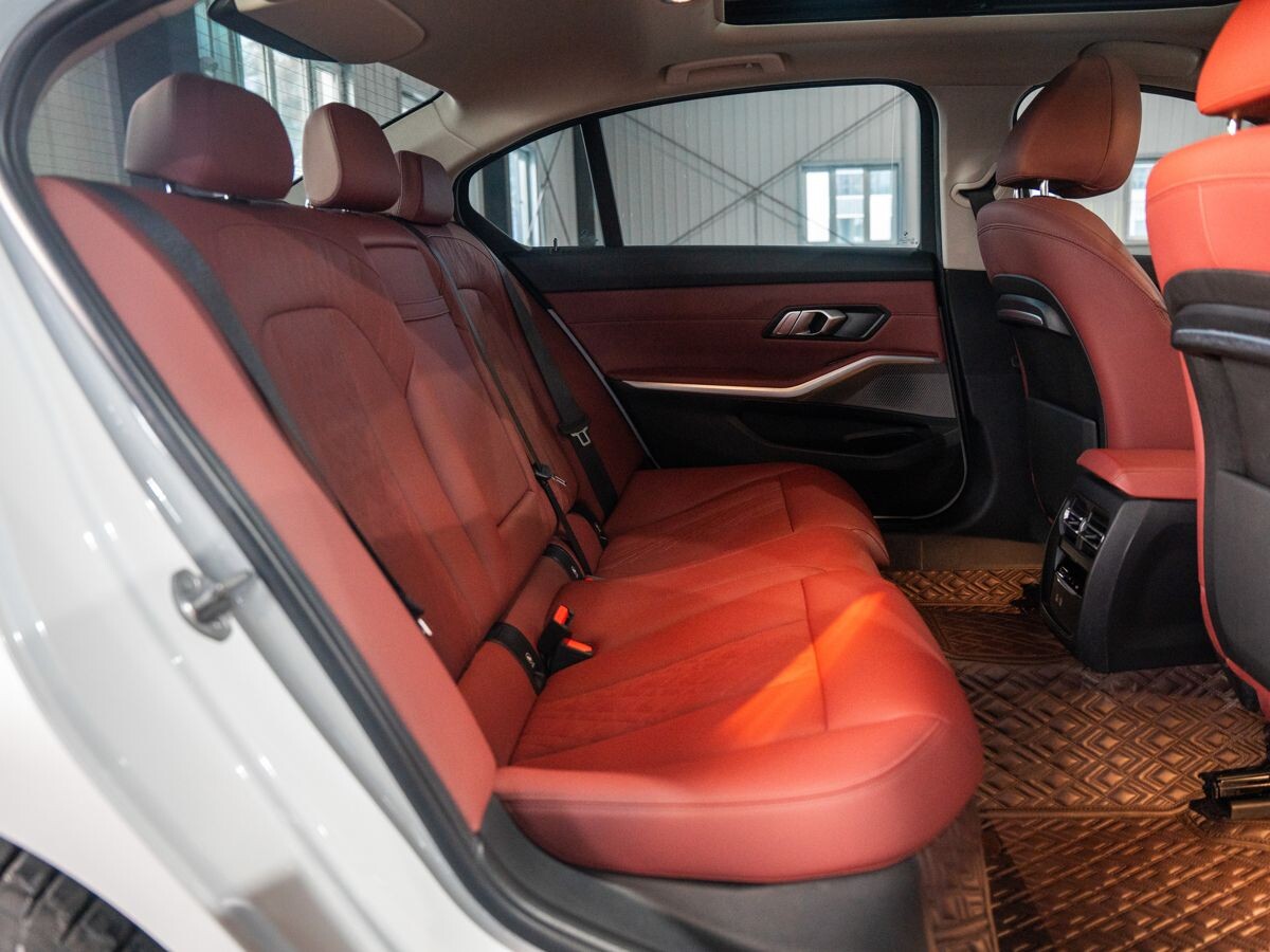 BMW 3 серии 2022 - фото автомобиля