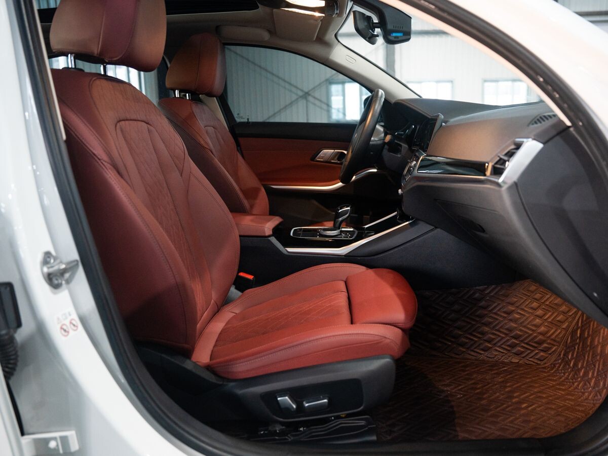 BMW 3 серии 2022 - фото автомобиля