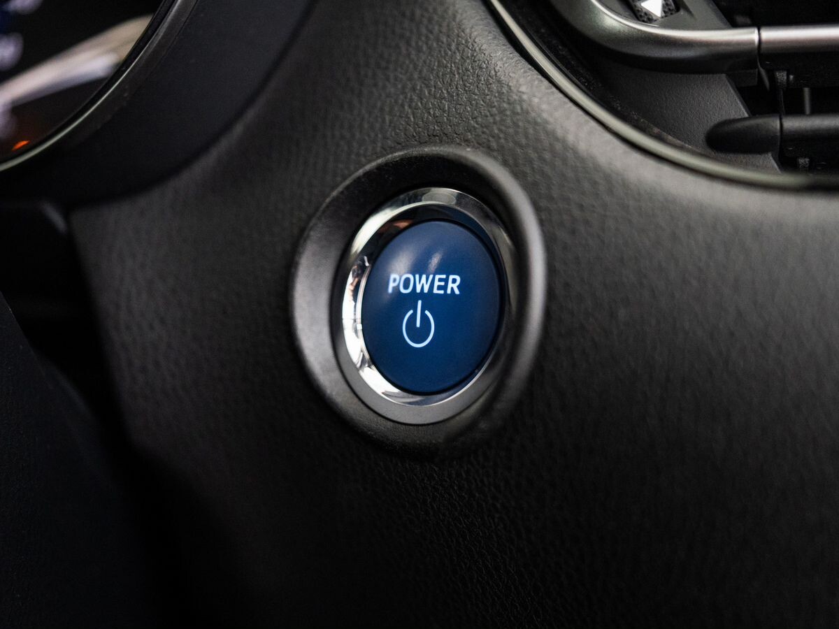 Toyota C-HR 2019 - фото автомобиля