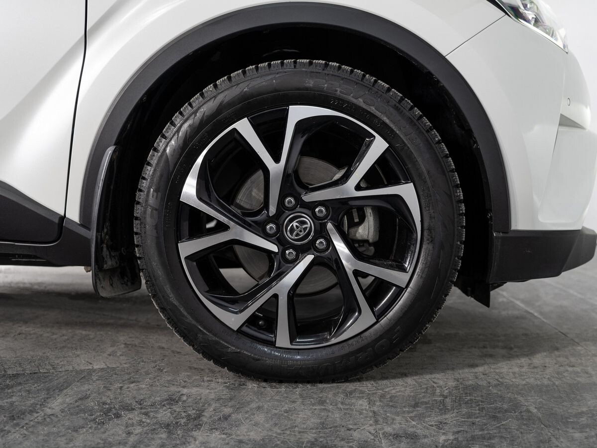 Toyota C-HR 2019 - фото автомобиля
