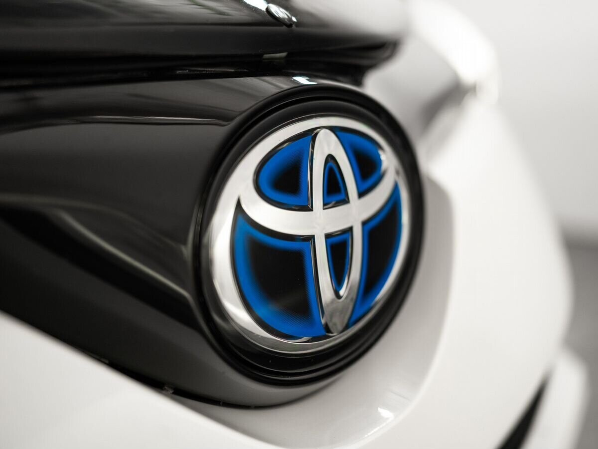 Toyota C-HR 2019 - фото автомобиля