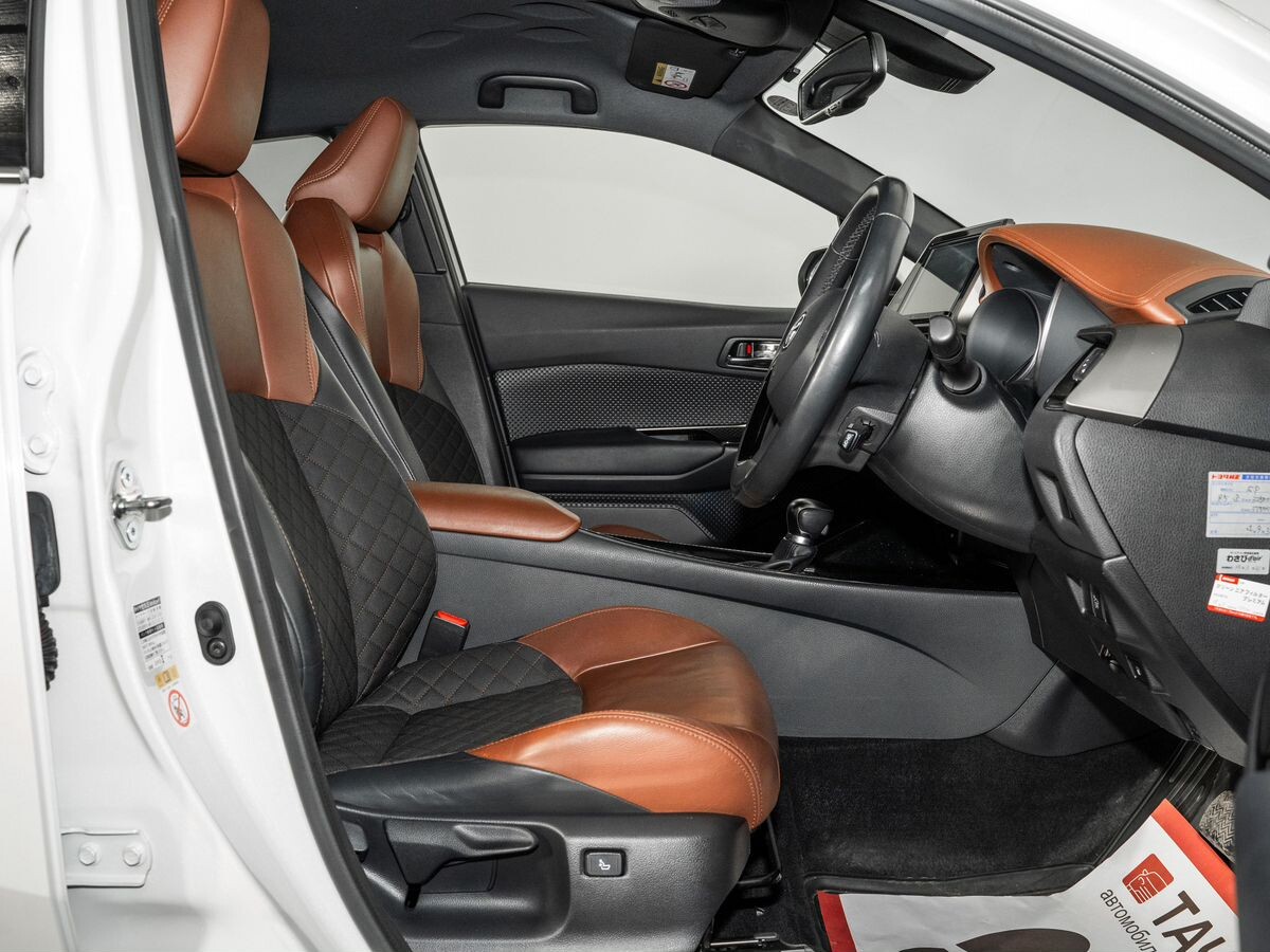 Toyota C-HR 2019 - фото автомобиля