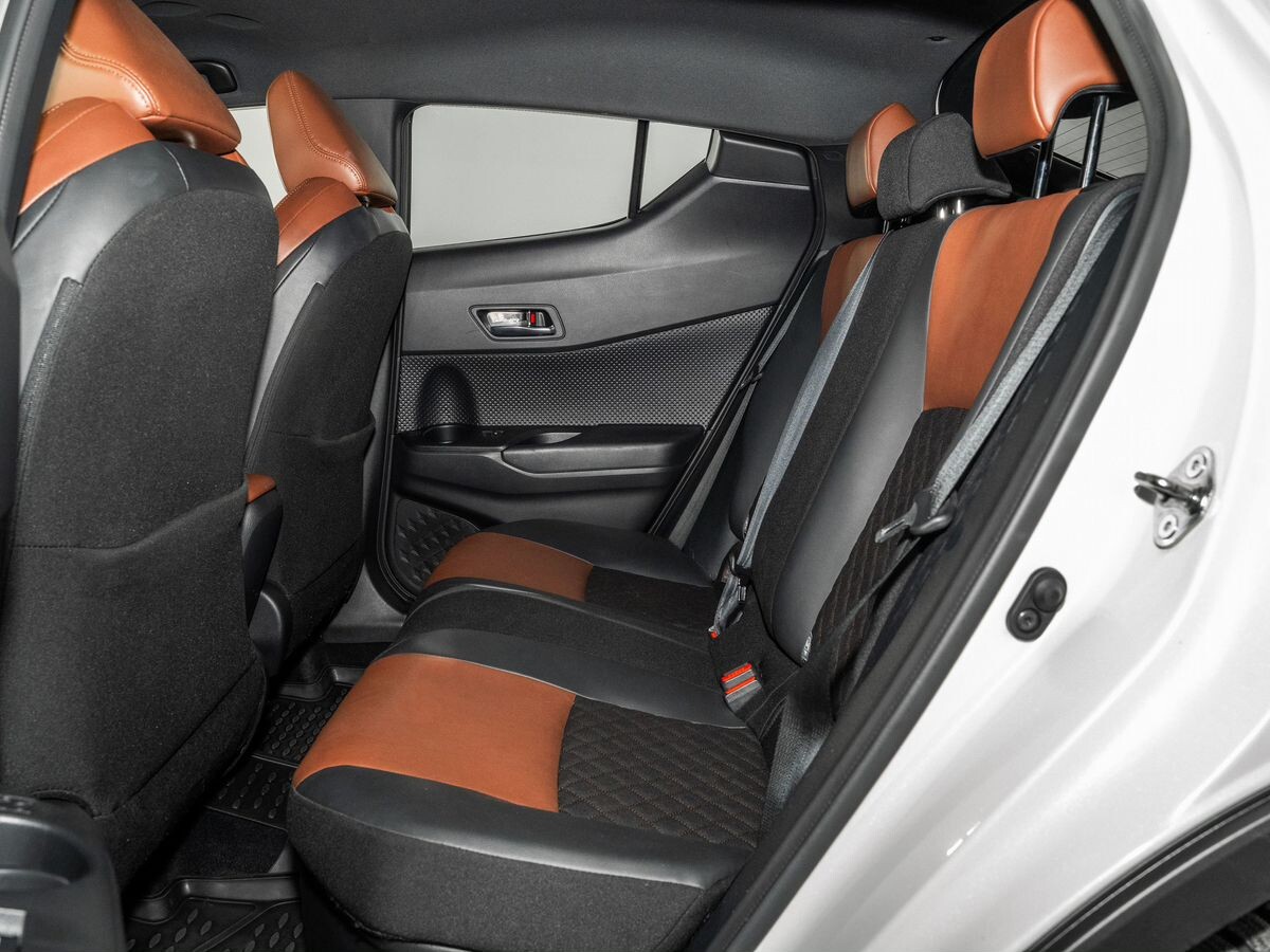 Toyota C-HR 2019 - фото автомобиля