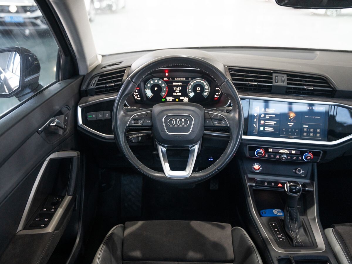 Audi Q3 2021 - фото автомобиля