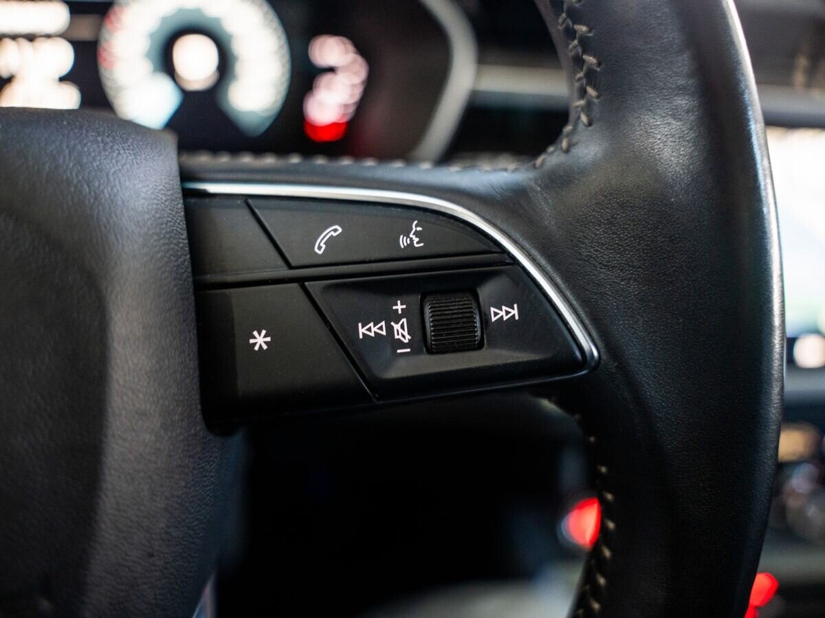 Audi Q3 2021 - фото автомобиля