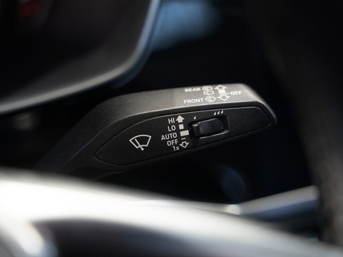 Audi Q3 2021 - фото автомобиля