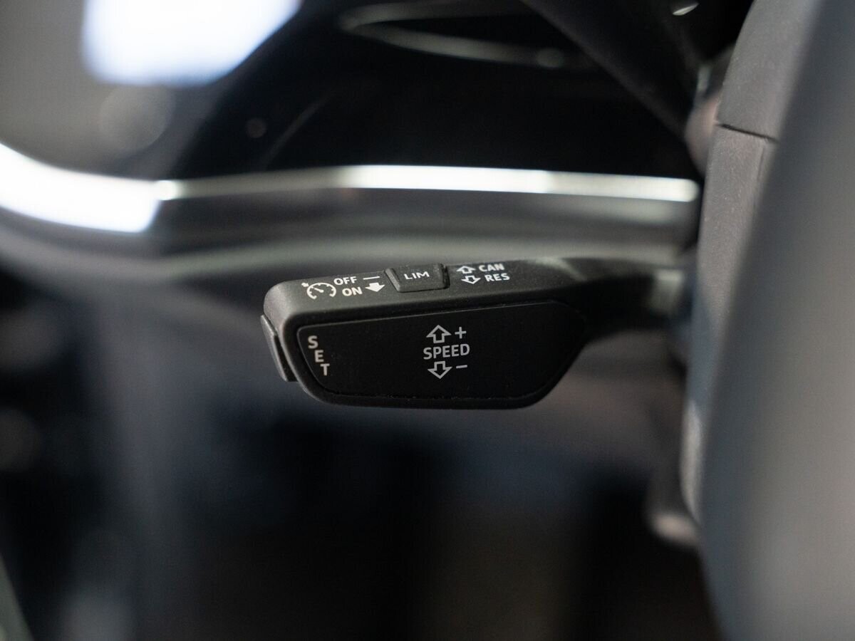 Audi Q3 2021 - фото автомобиля