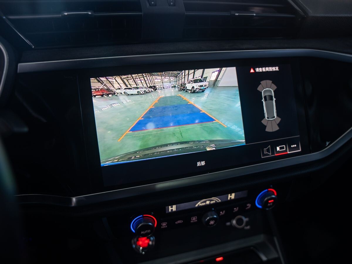 Audi Q3 2021 - фото автомобиля