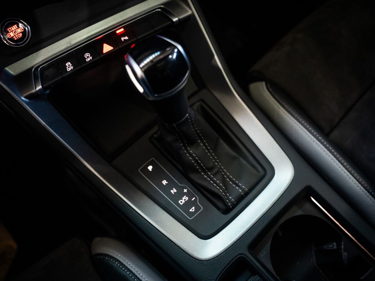 Audi Q3 2021 - фото автомобиля