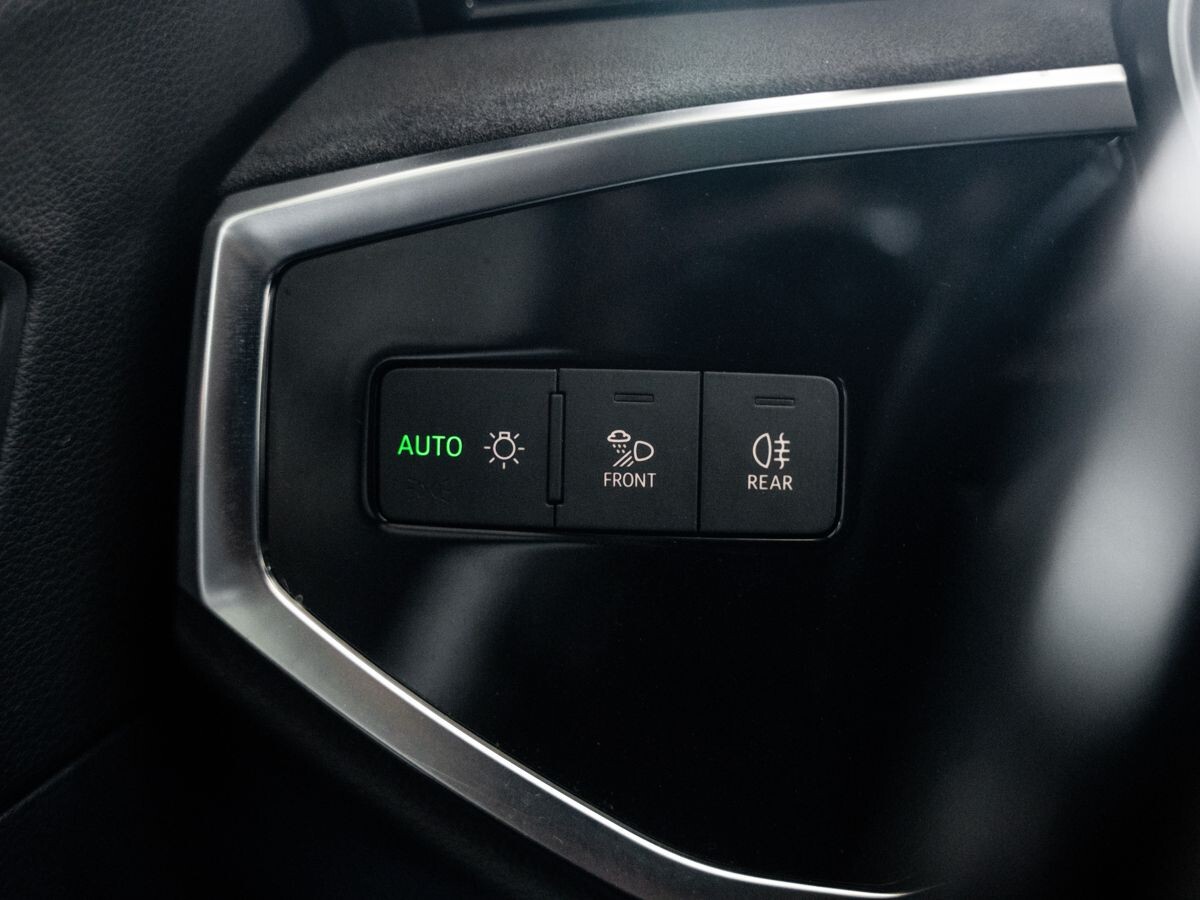 Audi Q3 2021 - фото автомобиля