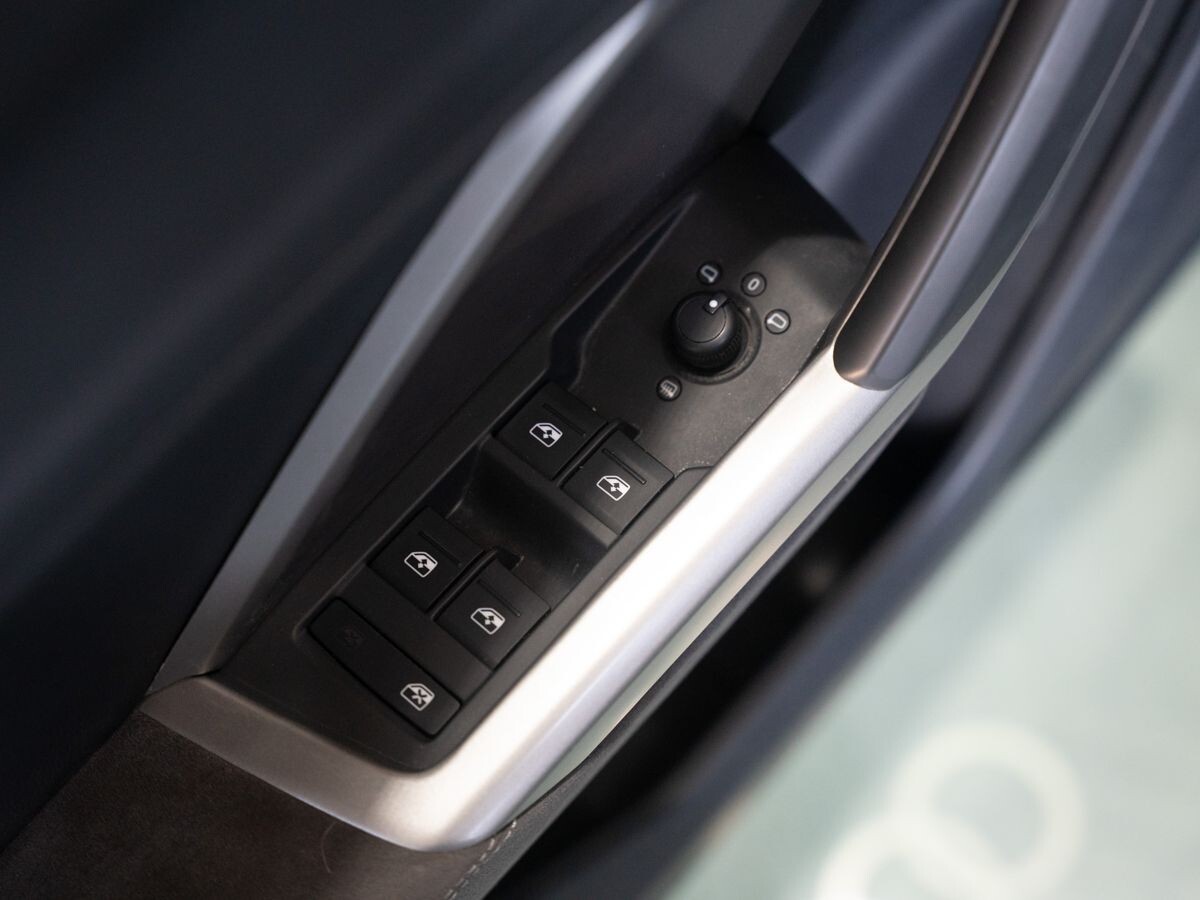 Audi Q3 2021 - фото автомобиля