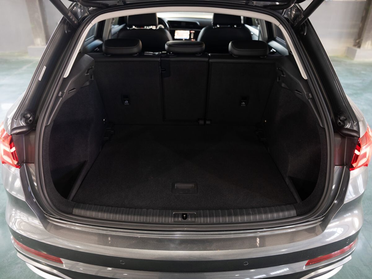 Audi Q3 2021 - фото автомобиля