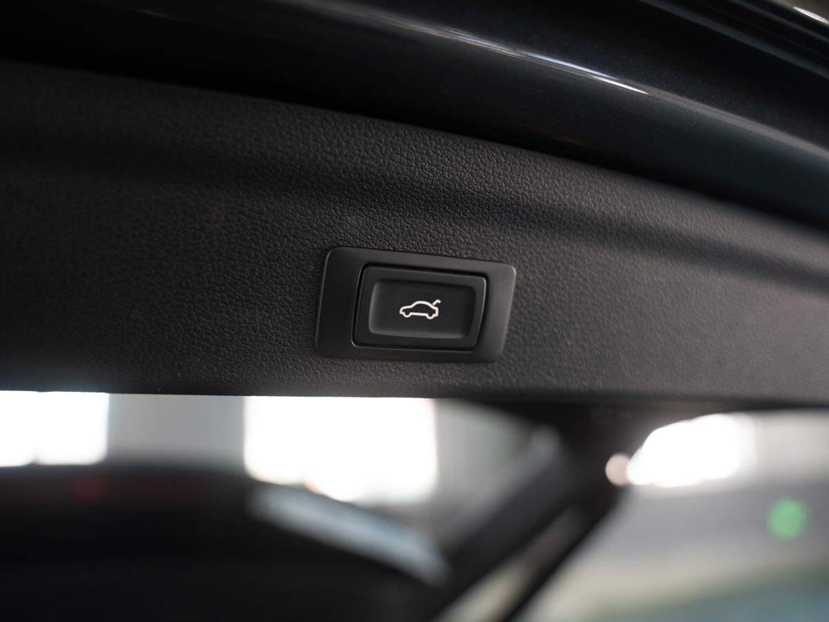 Audi Q3 2021 - фото автомобиля