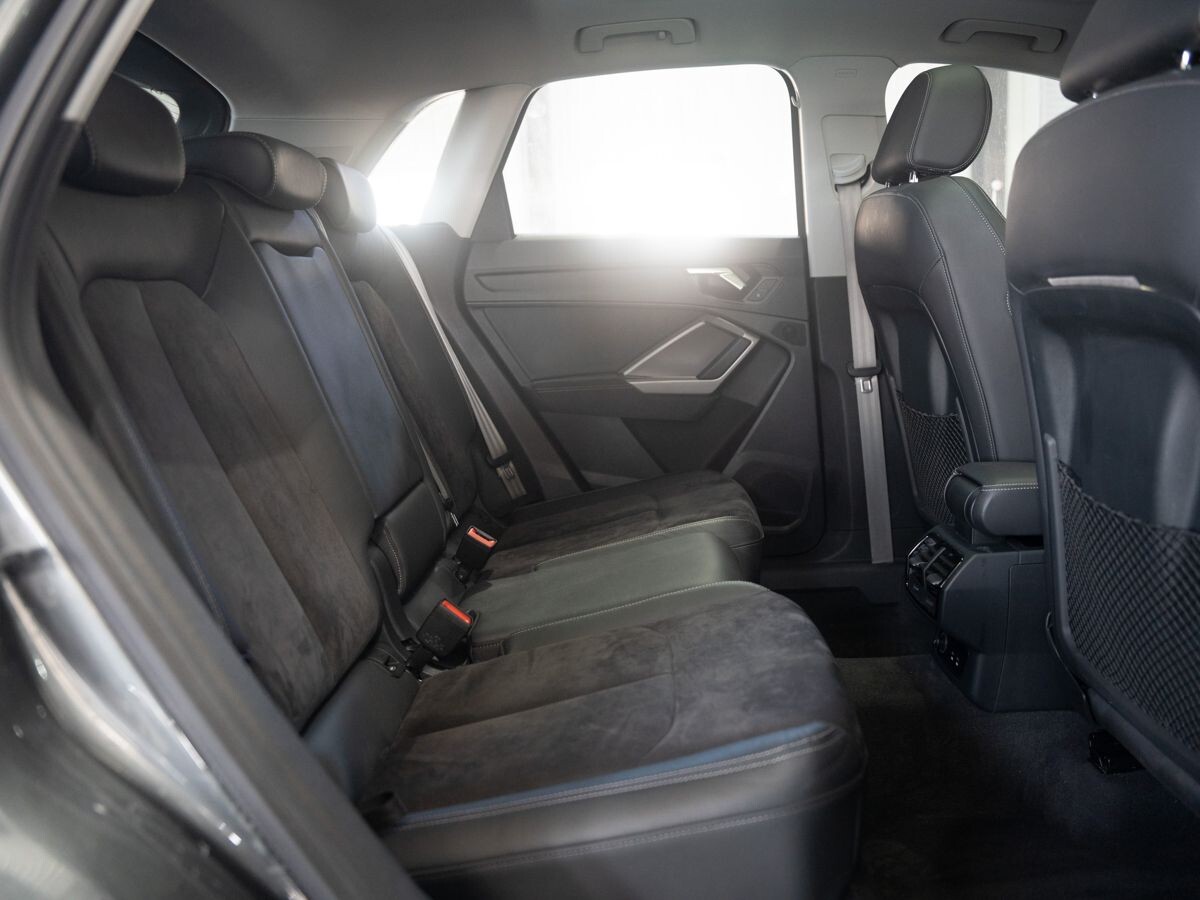 Audi Q3 2021 - фото автомобиля