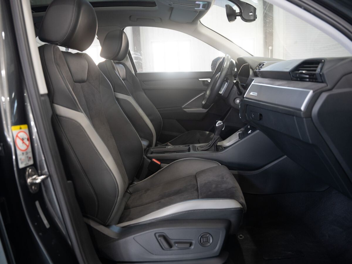 Audi Q3 2021 - фото автомобиля