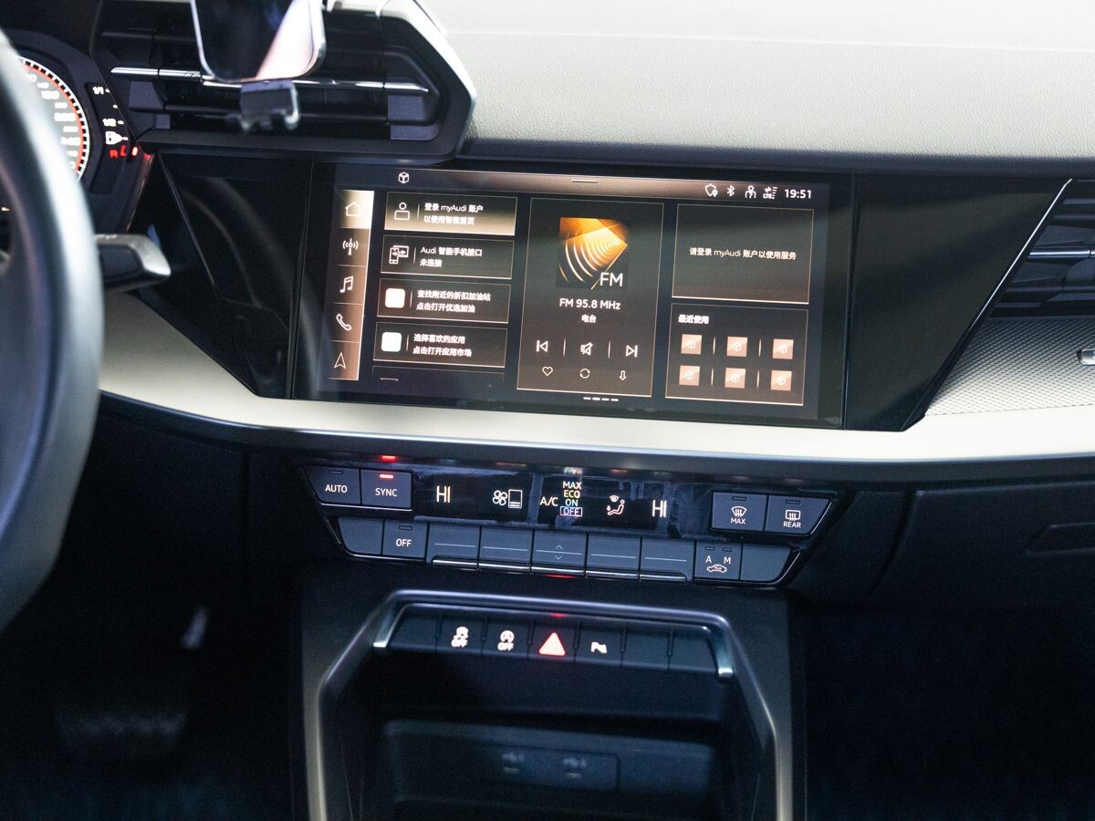 Audi A3 2021 - фото автомобиля